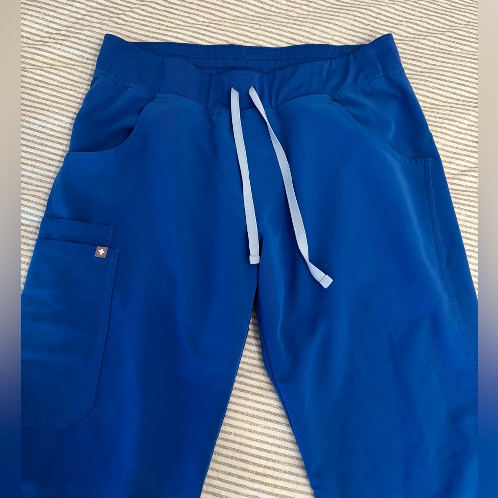 Figs Kade Cargo Scrub Pant
Royal Blue - Picture 2 of 16